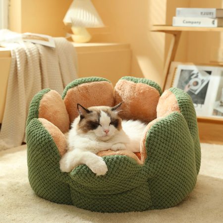 Premium Petal-Shaped Winter Bed for Cats and Dogs